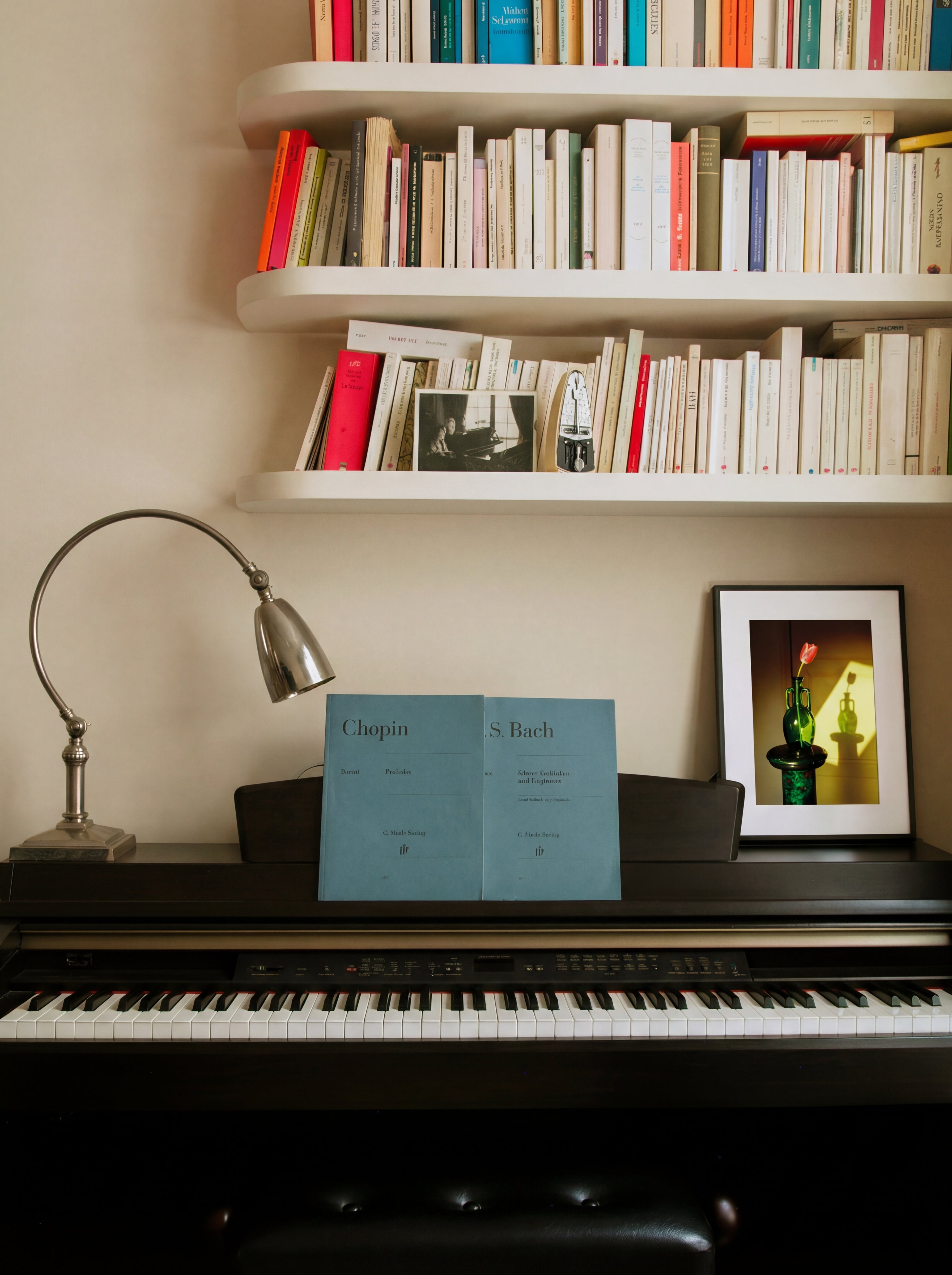 La porte jaune II, Normandie, France, 2023